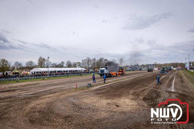 NTTO Tractorpulling, samen met de STVO oldtimerdag en markt bij loonbedrijf van de Put zorgen voor veelzijdige zaterdag vol spektakel. - &copy; NWVFoto.nl