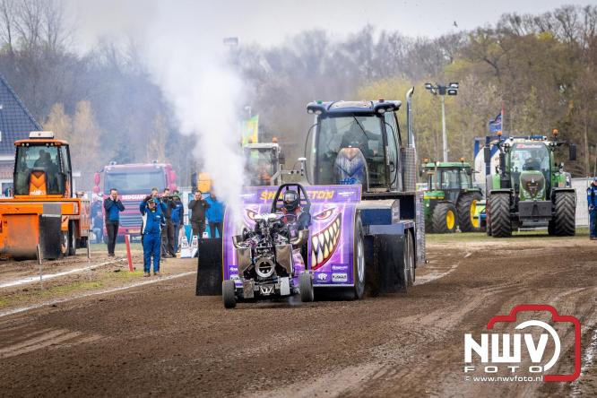 NTTO Tractorpulling, samen met de STVO oldtimerdag en markt bij loonbedrijf van de Put zorgen voor veelzijdige zaterdag vol spektakel. - &copy; NWVFoto.nl