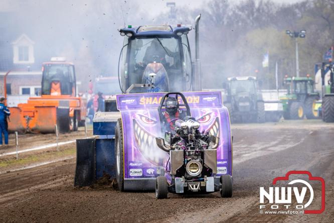 NTTO Tractorpulling, samen met de STVO oldtimerdag en markt bij loonbedrijf van de Put zorgen voor veelzijdige zaterdag vol spektakel. - &copy; NWVFoto.nl
