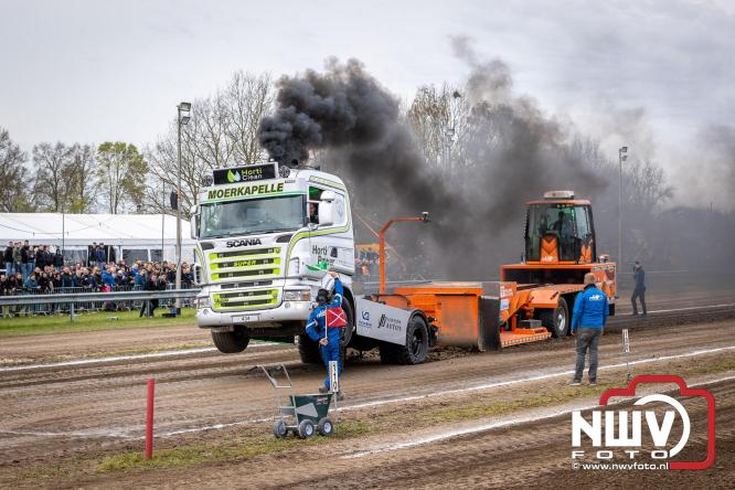 NTTO Tractorpulling, samen met de STVO oldtimerdag en markt bij loonbedrijf van de Put zorgen voor veelzijdige zaterdag vol spektakel. - &copy; NWVFoto.nl