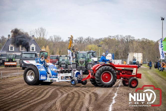 NTTO Tractorpulling, samen met de STVO oldtimerdag en markt bij loonbedrijf van de Put zorgen voor veelzijdige zaterdag vol spektakel. - &copy; NWVFoto.nl