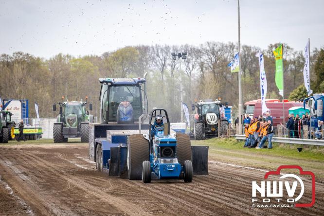 NTTO Tractorpulling, samen met de STVO oldtimerdag en markt bij loonbedrijf van de Put zorgen voor veelzijdige zaterdag vol spektakel. - &copy; NWVFoto.nl