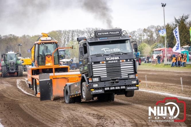 NTTO Tractorpulling, samen met de STVO oldtimerdag en markt bij loonbedrijf van de Put zorgen voor veelzijdige zaterdag vol spektakel. - &copy; NWVFoto.nl