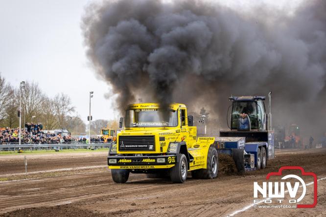 NTTO Tractorpulling, samen met de STVO oldtimerdag en markt bij loonbedrijf van de Put zorgen voor veelzijdige zaterdag vol spektakel. - &copy; NWVFoto.nl