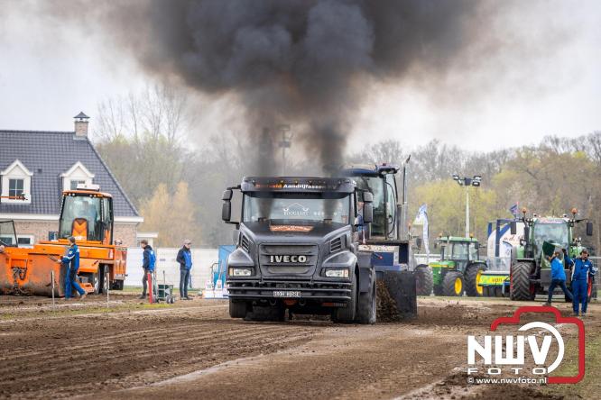 NTTO Tractorpulling, samen met de STVO oldtimerdag en markt bij loonbedrijf van de Put zorgen voor veelzijdige zaterdag vol spektakel. - &copy; NWVFoto.nl