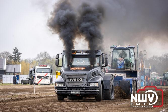 NTTO Tractorpulling, samen met de STVO oldtimerdag en markt bij loonbedrijf van de Put zorgen voor veelzijdige zaterdag vol spektakel. - &copy; NWVFoto.nl