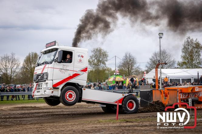 NTTO Tractorpulling, samen met de STVO oldtimerdag en markt bij loonbedrijf van de Put zorgen voor veelzijdige zaterdag vol spektakel. - &copy; NWVFoto.nl