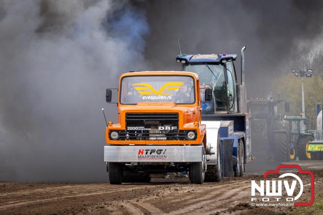 NTTO Tractorpulling, samen met de STVO oldtimerdag en markt bij loonbedrijf van de Put zorgen voor veelzijdige zaterdag vol spektakel. - &copy; NWVFoto.nl