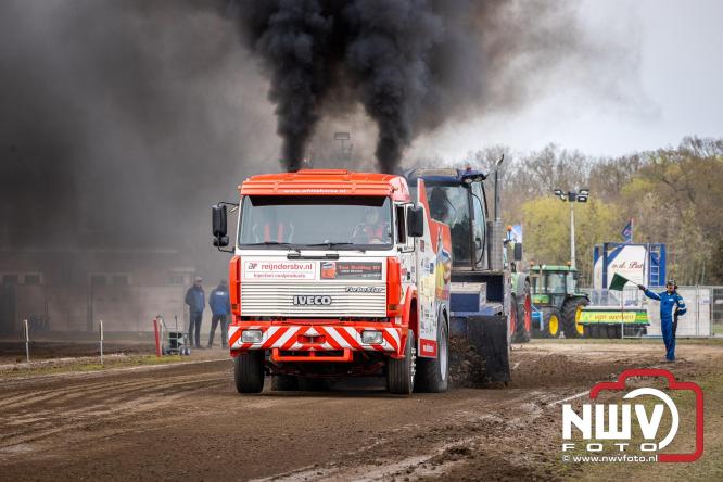 NTTO Tractorpulling, samen met de STVO oldtimerdag en markt bij loonbedrijf van de Put zorgen voor veelzijdige zaterdag vol spektakel. - &copy; NWVFoto.nl