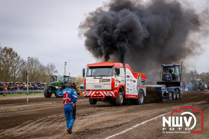 NTTO Tractorpulling, samen met de STVO oldtimerdag en markt bij loonbedrijf van de Put zorgen voor veelzijdige zaterdag vol spektakel. - &copy; NWVFoto.nl
