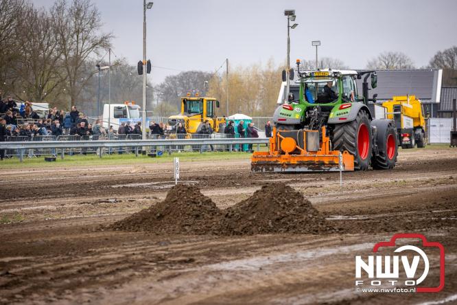 NTTO Tractorpulling, samen met de STVO oldtimerdag en markt bij loonbedrijf van de Put zorgen voor veelzijdige zaterdag vol spektakel. - &copy; NWVFoto.nl