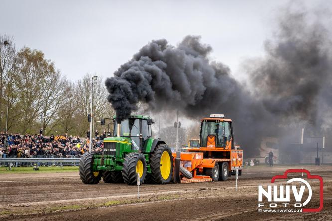 NTTO Tractorpulling, samen met de STVO oldtimerdag en markt bij loonbedrijf van de Put zorgen voor veelzijdige zaterdag vol spektakel. - &copy; NWVFoto.nl