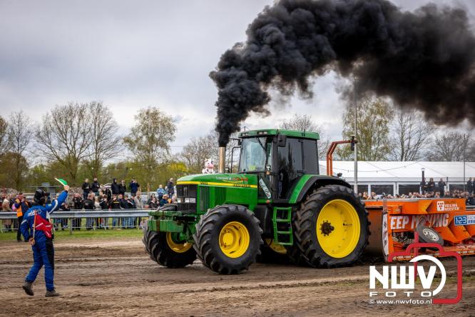 NTTO Tractorpulling, samen met de STVO oldtimerdag en markt bij loonbedrijf van de Put zorgen voor veelzijdige zaterdag vol spektakel. - &copy; NWVFoto.nl