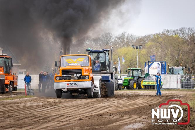 NTTO Tractorpulling, samen met de STVO oldtimerdag en markt bij loonbedrijf van de Put zorgen voor veelzijdige zaterdag vol spektakel. - &copy; NWVFoto.nl
