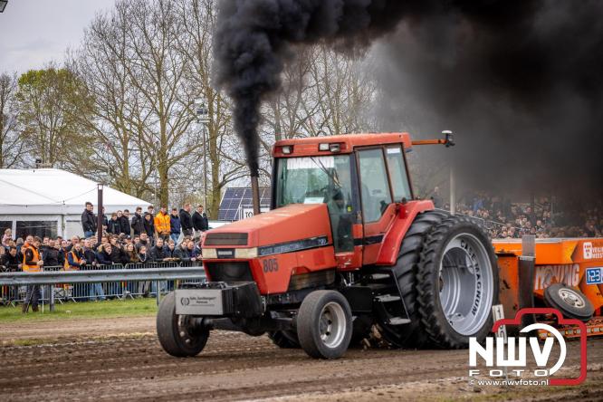 NTTO Tractorpulling, samen met de STVO oldtimerdag en markt bij loonbedrijf van de Put zorgen voor veelzijdige zaterdag vol spektakel. - &copy; NWVFoto.nl