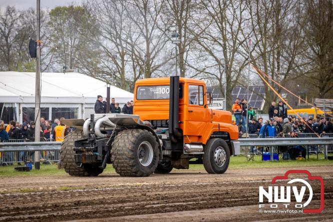 NTTO Tractorpulling, samen met de STVO oldtimerdag en markt bij loonbedrijf van de Put zorgen voor veelzijdige zaterdag vol spektakel. - &copy; NWVFoto.nl