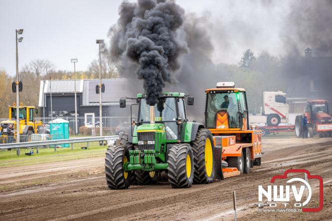 NTTO Tractorpulling, samen met de STVO oldtimerdag en markt bij loonbedrijf van de Put zorgen voor veelzijdige zaterdag vol spektakel. - &copy; NWVFoto.nl