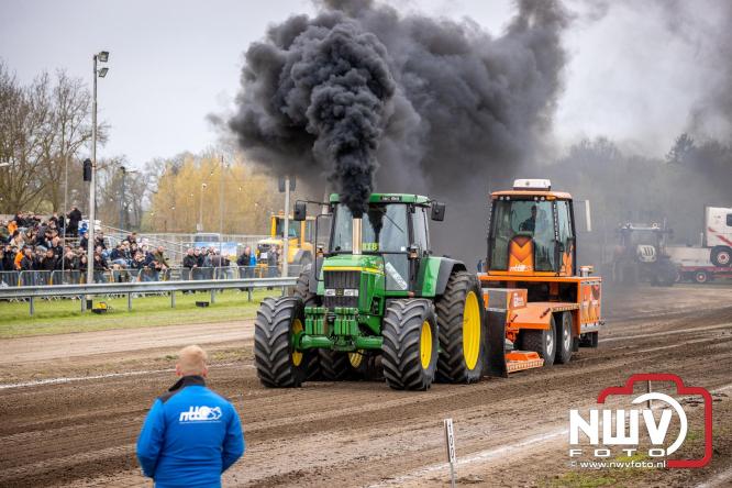 NTTO Tractorpulling, samen met de STVO oldtimerdag en markt bij loonbedrijf van de Put zorgen voor veelzijdige zaterdag vol spektakel. - &copy; NWVFoto.nl