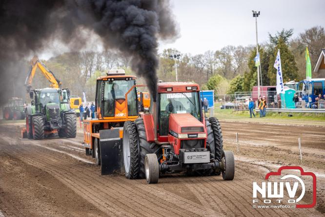 NTTO Tractorpulling, samen met de STVO oldtimerdag en markt bij loonbedrijf van de Put zorgen voor veelzijdige zaterdag vol spektakel. - &copy; NWVFoto.nl