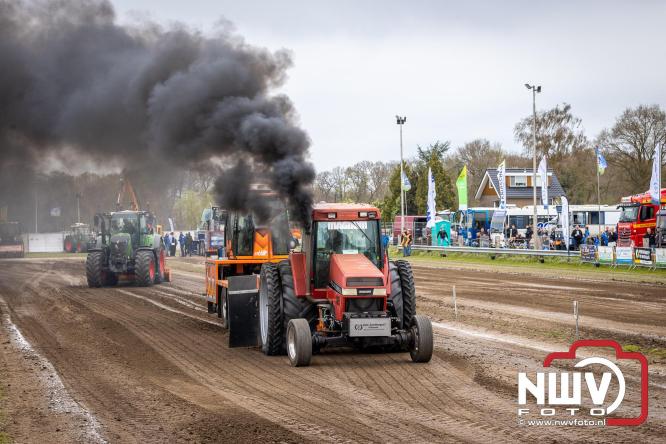 NTTO Tractorpulling, samen met de STVO oldtimerdag en markt bij loonbedrijf van de Put zorgen voor veelzijdige zaterdag vol spektakel. - &copy; NWVFoto.nl