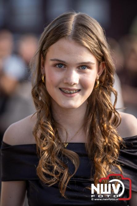 Spectaculaire aankomst en stijlvolle avond tijdens Gala Nuborgh College Oostenlicht 2026 - &copy; NWVFoto.nl