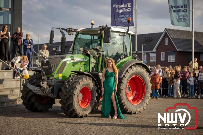 Spectaculaire aankomst en stijlvolle avond tijdens Gala Nuborgh College Oostenlicht 2026 - &copy; NWVFoto.nl