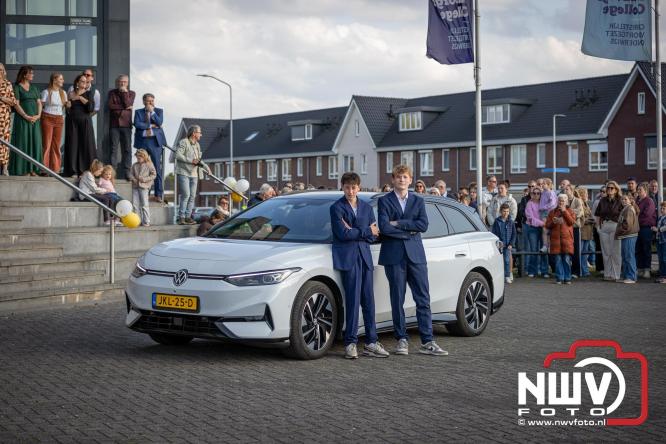 Spectaculaire aankomst en stijlvolle avond tijdens Gala Nuborgh College Oostenlicht 2026 - &copy; NWVFoto.nl