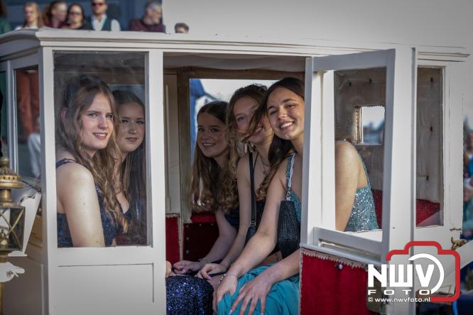 Spectaculaire aankomst en stijlvolle avond tijdens Gala Nuborgh College Oostenlicht 2026 - &copy; NWVFoto.nl