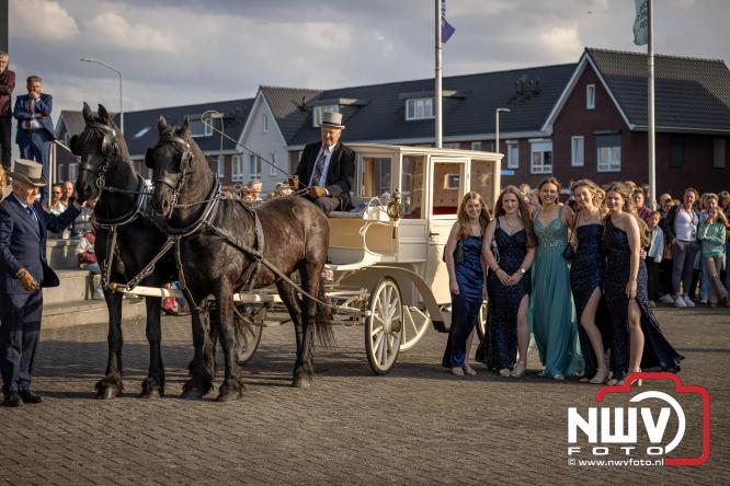 Spectaculaire aankomst en stijlvolle avond tijdens Gala Nuborgh College Oostenlicht 2026 - &copy; NWVFoto.nl