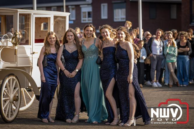 Spectaculaire aankomst en stijlvolle avond tijdens Gala Nuborgh College Oostenlicht 2026 - &copy; NWVFoto.nl