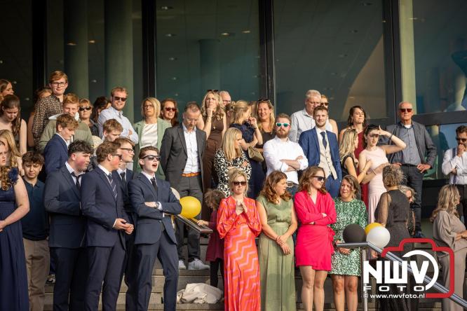 Spectaculaire aankomst en stijlvolle avond tijdens Gala Nuborgh College Oostenlicht 2026 - &copy; NWVFoto.nl