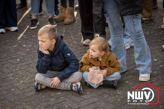 Spectaculaire aankomst en stijlvolle avond tijdens Gala Nuborgh College Oostenlicht 2026 - &copy; NWVFoto.nl