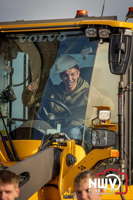 Spectaculaire aankomst en stijlvolle avond tijdens Gala Nuborgh College Oostenlicht 2026 - &copy; NWVFoto.nl
