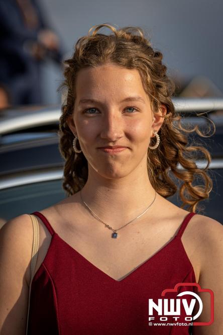 Spectaculaire aankomst en stijlvolle avond tijdens Gala Nuborgh College Oostenlicht 2026 - &copy; NWVFoto.nl