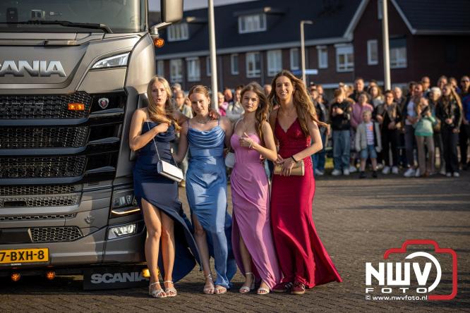 Spectaculaire aankomst en stijlvolle avond tijdens Gala Nuborgh College Oostenlicht 2026 - &copy; NWVFoto.nl
