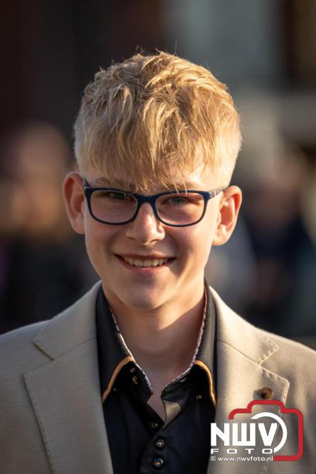 Spectaculaire aankomst en stijlvolle avond tijdens Gala Nuborgh College Oostenlicht 2026 - &copy; NWVFoto.nl