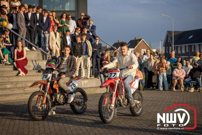 Spectaculaire aankomst en stijlvolle avond tijdens Gala Nuborgh College Oostenlicht 2026 - &copy; NWVFoto.nl