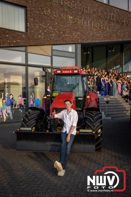 Spectaculaire aankomst en stijlvolle avond tijdens Gala Nuborgh College Oostenlicht 2026 - &copy; NWVFoto.nl