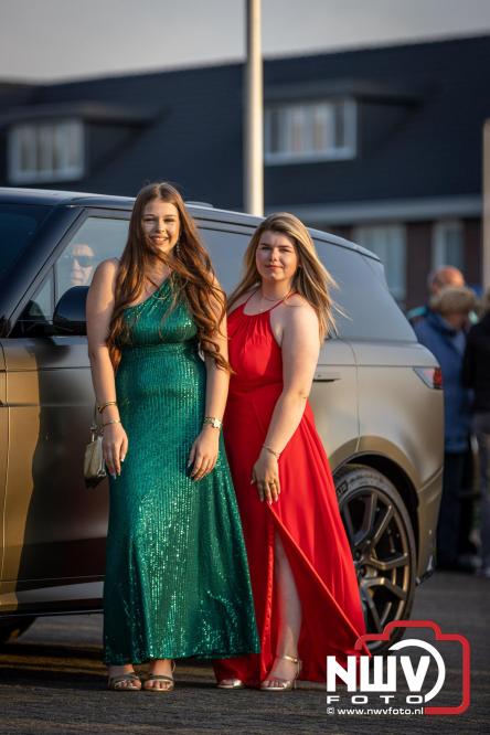 Spectaculaire aankomst en stijlvolle avond tijdens Gala Nuborgh College Oostenlicht 2026 - &copy; NWVFoto.nl