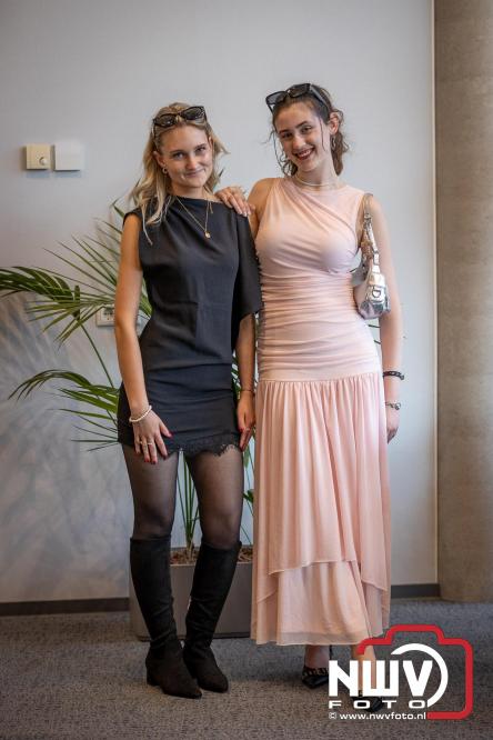 Spectaculaire aankomst en stijlvolle avond tijdens Gala Nuborgh College Oostenlicht 2026 - &copy; NWVFoto.nl