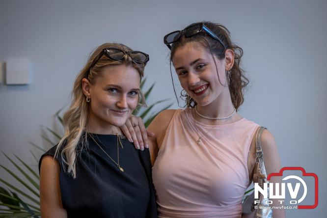 Spectaculaire aankomst en stijlvolle avond tijdens Gala Nuborgh College Oostenlicht 2026 - &copy; NWVFoto.nl