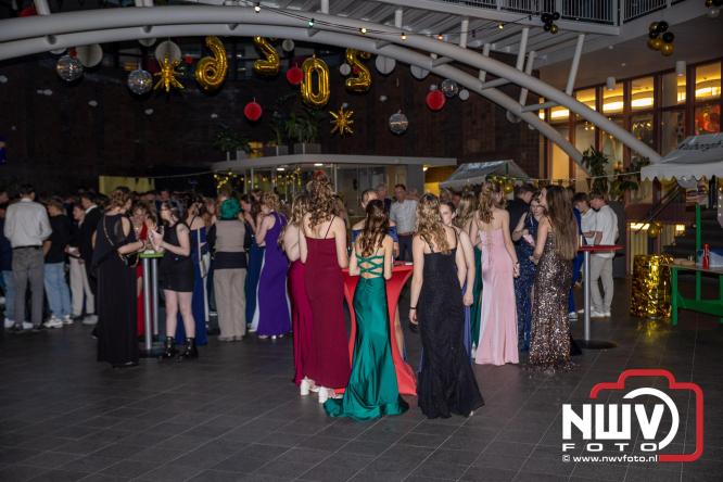 Spectaculaire aankomst en stijlvolle avond tijdens Gala Nuborgh College Oostenlicht 2026 - &copy; NWVFoto.nl