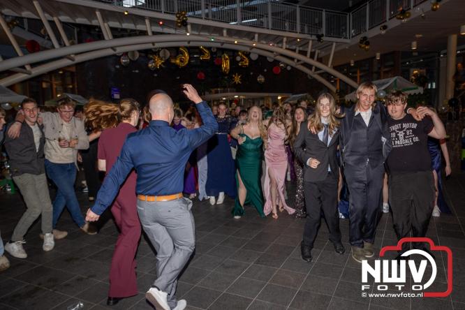 Spectaculaire aankomst en stijlvolle avond tijdens Gala Nuborgh College Oostenlicht 2026 - &copy; NWVFoto.nl