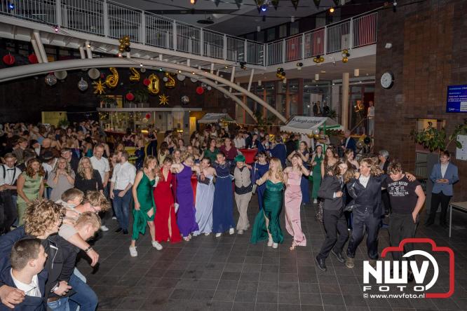 Spectaculaire aankomst en stijlvolle avond tijdens Gala Nuborgh College Oostenlicht 2026 - &copy; NWVFoto.nl