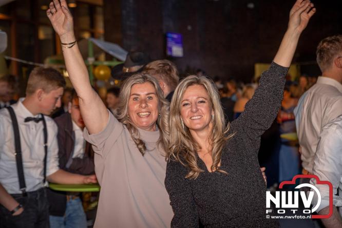 Spectaculaire aankomst en stijlvolle avond tijdens Gala Nuborgh College Oostenlicht 2026 - &copy; NWVFoto.nl