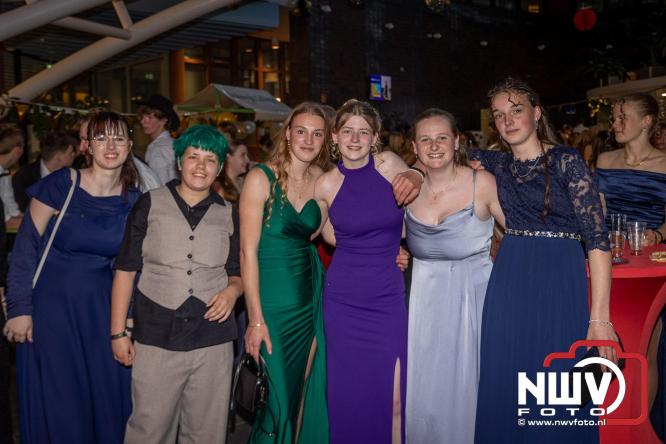 Spectaculaire aankomst en stijlvolle avond tijdens Gala Nuborgh College Oostenlicht 2026 - &copy; NWVFoto.nl