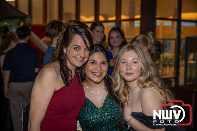 Spectaculaire aankomst en stijlvolle avond tijdens Gala Nuborgh College Oostenlicht 2026 - &copy; NWVFoto.nl