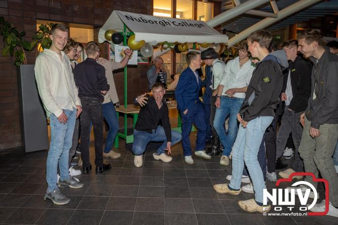 Spectaculaire aankomst en stijlvolle avond tijdens Gala Nuborgh College Oostenlicht 2026 - &copy; NWVFoto.nl