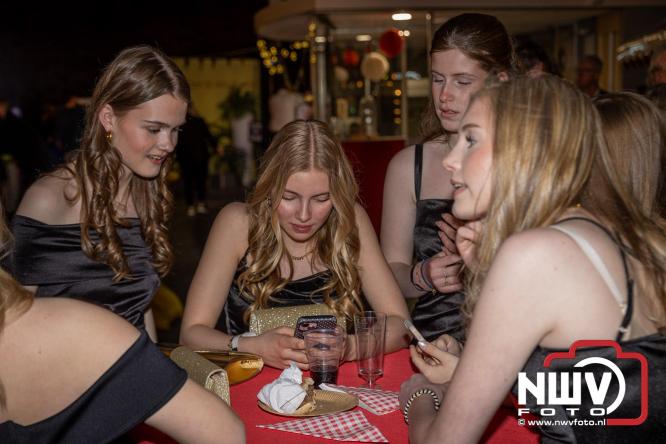 Spectaculaire aankomst en stijlvolle avond tijdens Gala Nuborgh College Oostenlicht 2026 - &copy; NWVFoto.nl