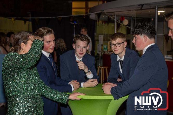 Spectaculaire aankomst en stijlvolle avond tijdens Gala Nuborgh College Oostenlicht 2026 - &copy; NWVFoto.nl